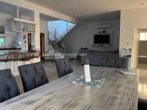 Casa en Venta con 4 cocheras