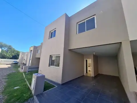 De Los Eslovenos 4900