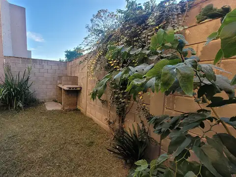 Depto Tipo Casa 6 ambientes con 2 baños