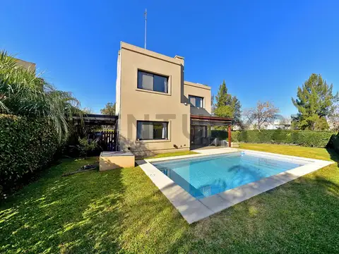 VENTA CASA 5 AMBIENTES APTA CRÉDITO CON JARDÍN Y PILETA EN LA CAÑADA DE PILAR