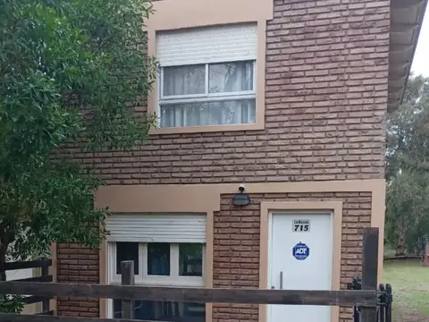 Casa con dos departamentos en Monte Hermoso.