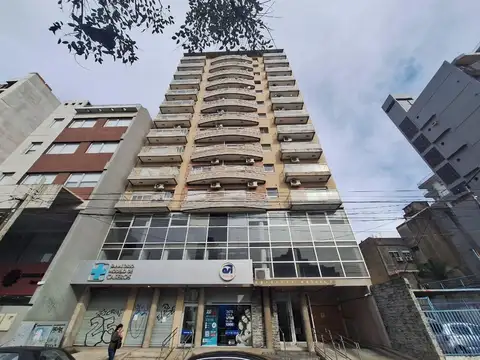 25 De Mayo 2000, Piso 7