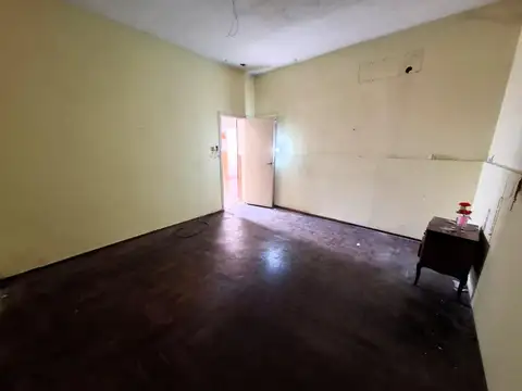 OPORTUNIDAD PH 3 AMB., PB POR PASILLO   SIN EXPENSAS  