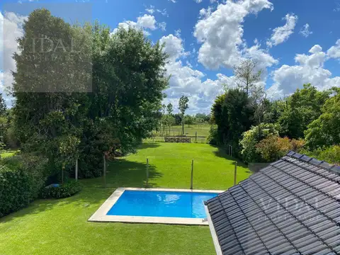 Casa en Venta con 4 cocheras