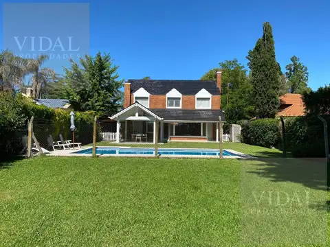 Casa 5 ambientes con 3 baños