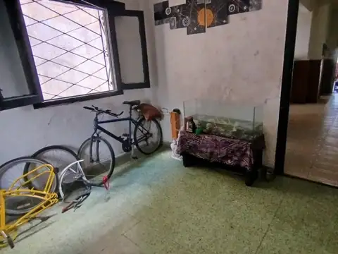 Casa 5 ambientes con 1 baño