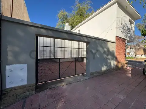 Casa 5 ambientes con 1 baño