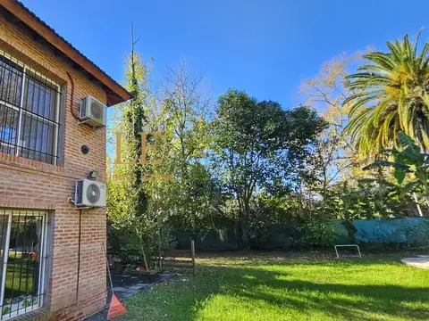 Casa en Venta con 4 cocheras