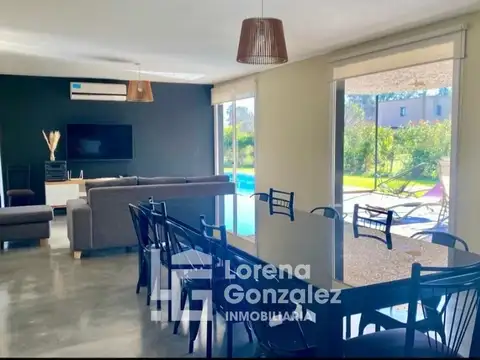 Casa en Alquiler con 6 cocheras