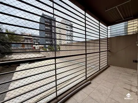 MONOAMBIENTE EN VENTA EN EXCELENTE UBICACIÓN CON BALCÓN CORRIDO.-