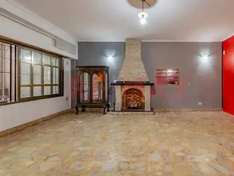 Casa en Alquiler con 1 cochera