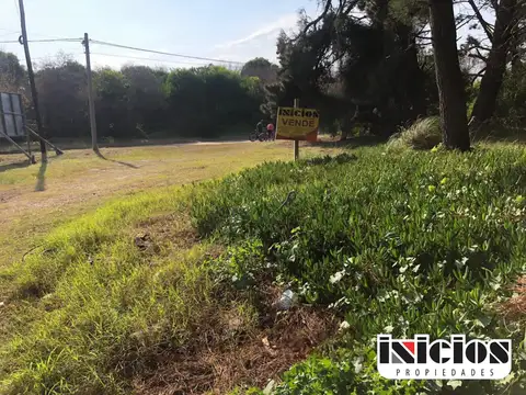 Lote en Costa del Este: Las Camelias esq. Avenida 1 - B667