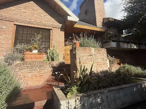 Casa 6 ambientes con 3 baños