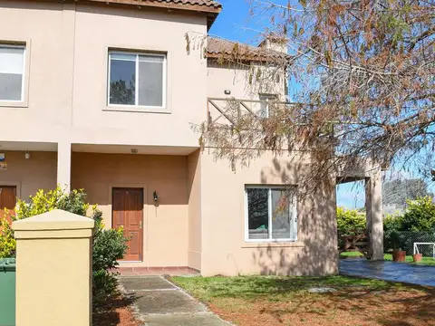 Casa 5 ambientes con 2 baños