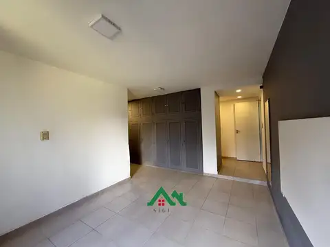 Casa en venta en Urca – 3 Dormitorios, Pileta y Triple Cochera