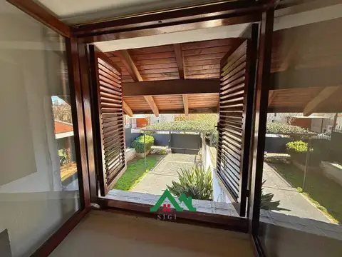 Casa en venta en Urca – 3 Dormitorios, Pileta y Triple Cochera
