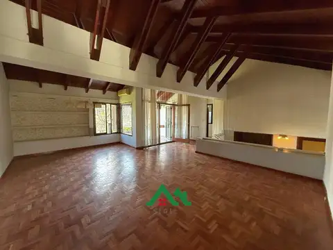 Casa en Venta con 3 cocheras