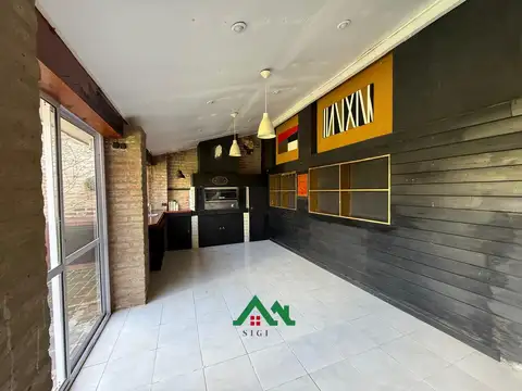 Casa en Venta con 3 cocheras