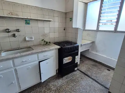 DEPARTAMENTO - 3 AMBIENTES - AMPLIO - LUZ - CALEFACCION CENTRAL