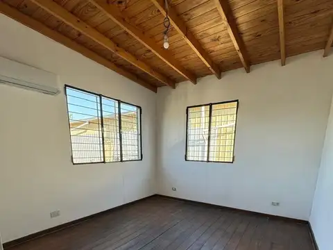 Casa en Alquiler con 1 cochera