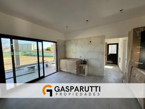 Casa en Venta con 4 cocheras