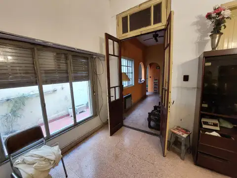 Departamento tipo casa de 3 Amb. c/patio y terraza al contra frente