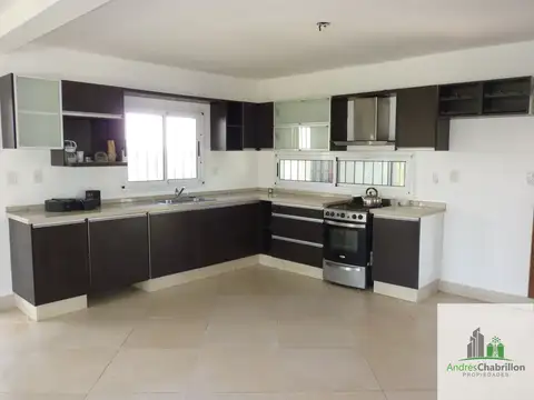 Casa 5 ambientes con 3 baños