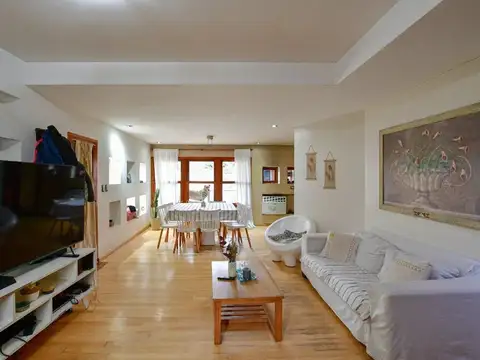 Casa 8 ambientes con 3 baños