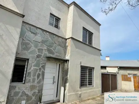 Casa en venta c/ cochera en Bella Vista