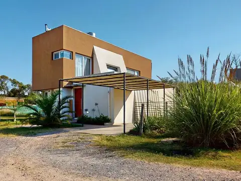 CASA EN VENTA LA PLATA EN BARRIO CON AMENITIES