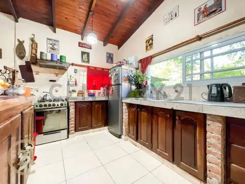 11 entre 100 y 102 - CASA CON LOCAL A LA VENTA EN PUNTA LARA