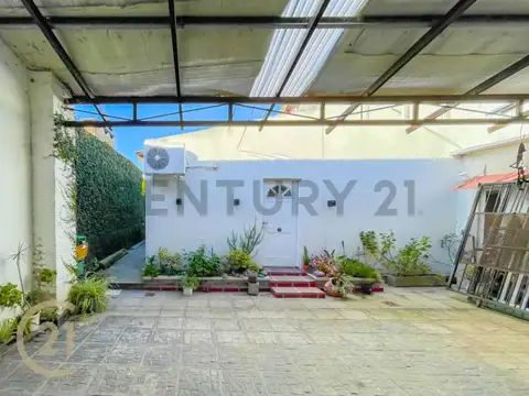 Casa 5 ambientes con 2 baños