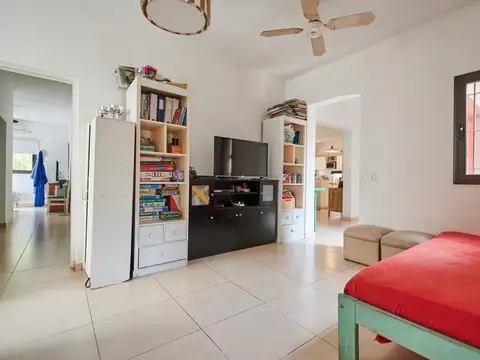 Casa 4 ambientes con 2 baños