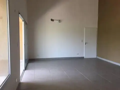 Casa en venta en el barrio LOS JAZMINES , Pilar del Este