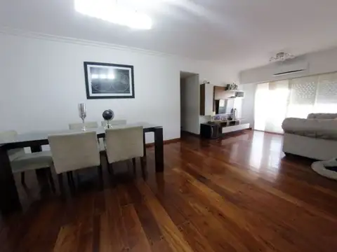 VENDO 4 ESPECTACULAR AMBIENTES CENTRO DE CASEROS CON COCHERA