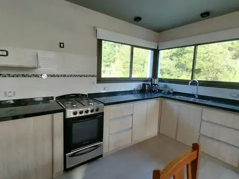 Casa 4 ambientes con 2 baños