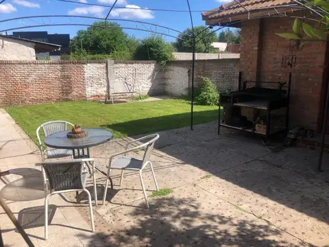 Casa en Venta con 4 cocheras