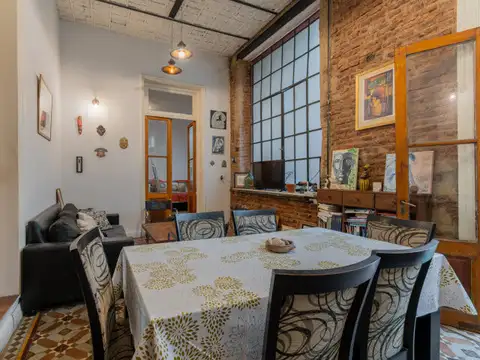 Venta. PH 5 ambientes. Con local. Expensas bajas. Patio. Almagro