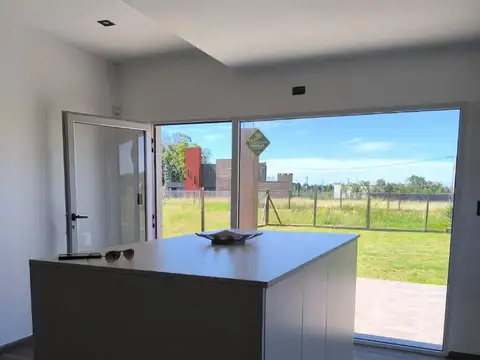 Casa 3 ambientes con 1 baño