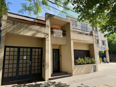 Pellegrini y Alsina. Casa en venta 3 DORMITORIOS