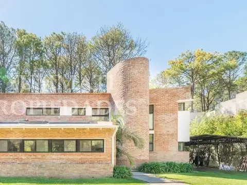 VENTA CASA 4 DORMITORIOS PUERTO PARAISO