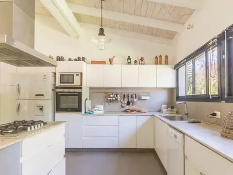 VENTA CASA 4 DORMITORIOS PUERTO PARAISO