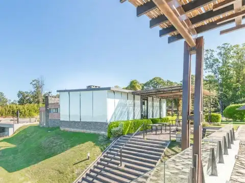 Casa 5 ambientes con 4 baños