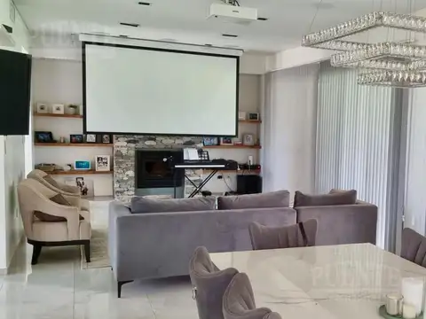 Casa 6 ambientes con 5 baños