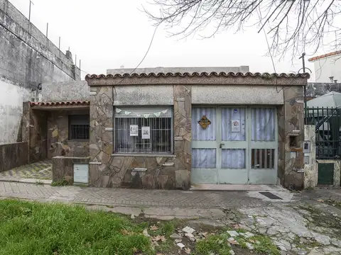 CASA DE DOS DORMITORIOS Y GARAGE