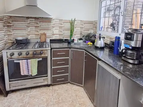 Casa 3 ambientes con 1 baño