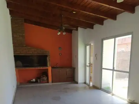 Casa en Alquiler con 1 cochera
