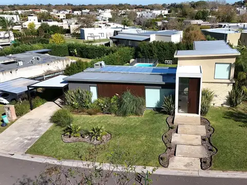 Casa 4 ambientes con 2 baños