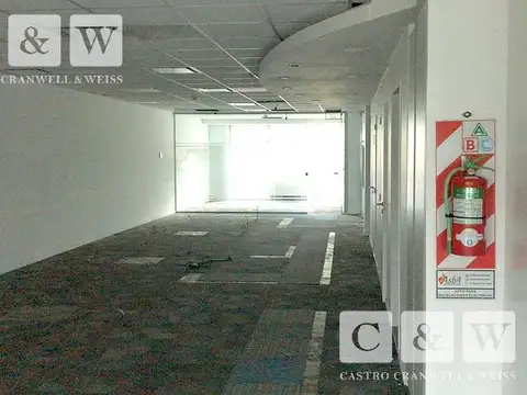 Oficina en Alquiler con 2 cocheras