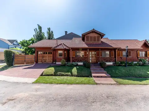 CASA EN VENTA EN BARRIO LA ARAUCARIA BELLA VISTA